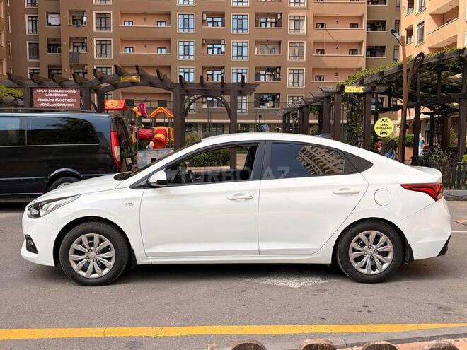 Hyundai Accent-13
