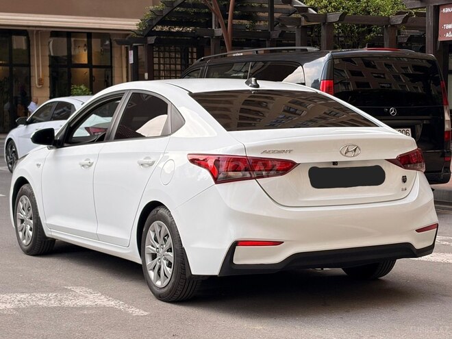 Hyundai Accent-5