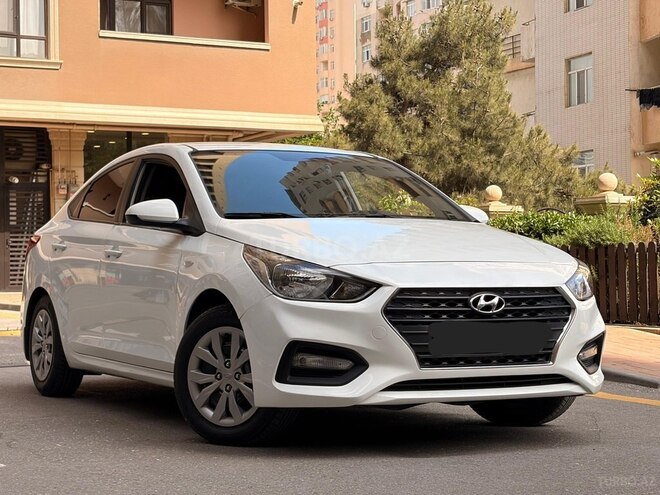 Hyundai Accent-12