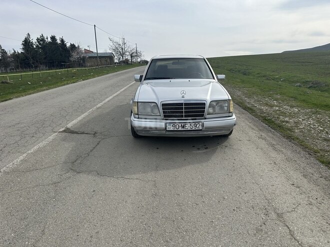 Mercedes 220 E-1