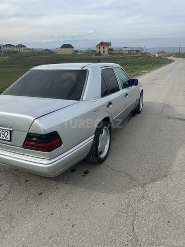 Mercedes 220 E-5