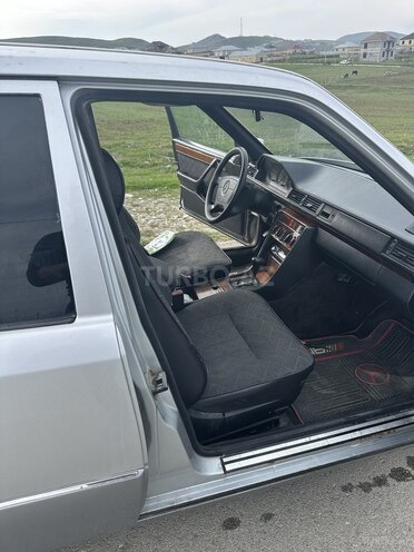 Mercedes 220 E-8