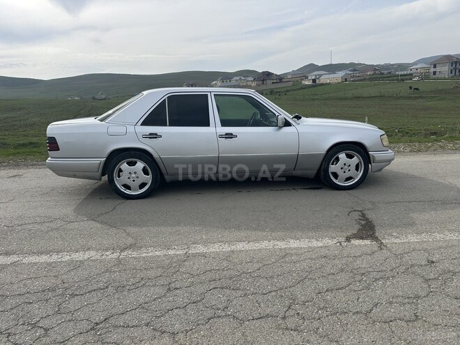Mercedes 220 E-10