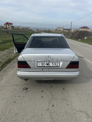 Mercedes 220 E-9