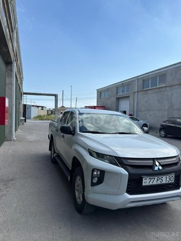 Mitsubishi L200-2