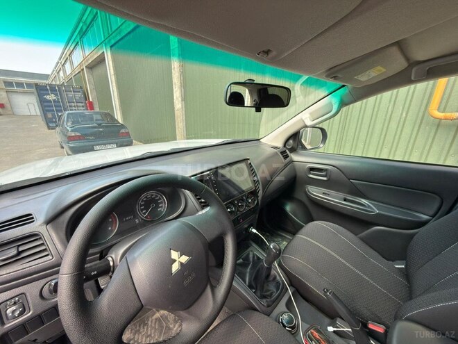 Mitsubishi L200-4