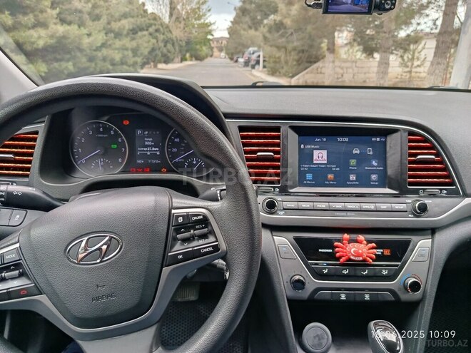 Hyundai Elantra-9