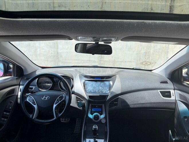 Hyundai Elantra-15