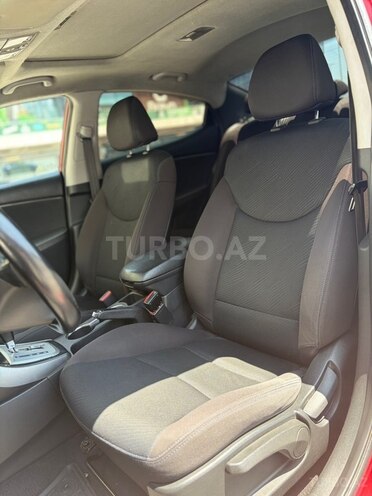 Hyundai Elantra-11