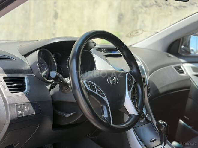 Hyundai Elantra-10