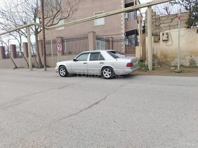 Mercedes E 220-2