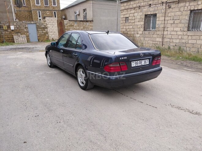 Mercedes E 240-4