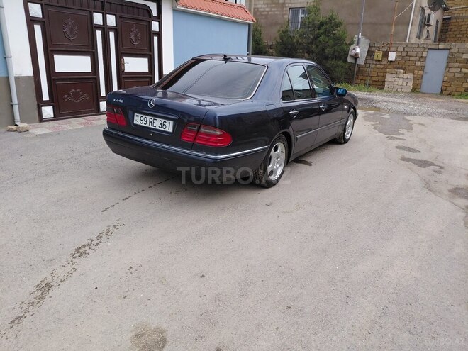 Mercedes E 240-5