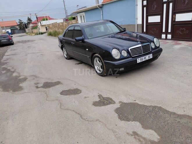 Mercedes E 240-6