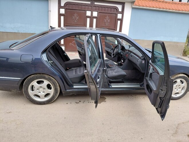 Mercedes E 240-9