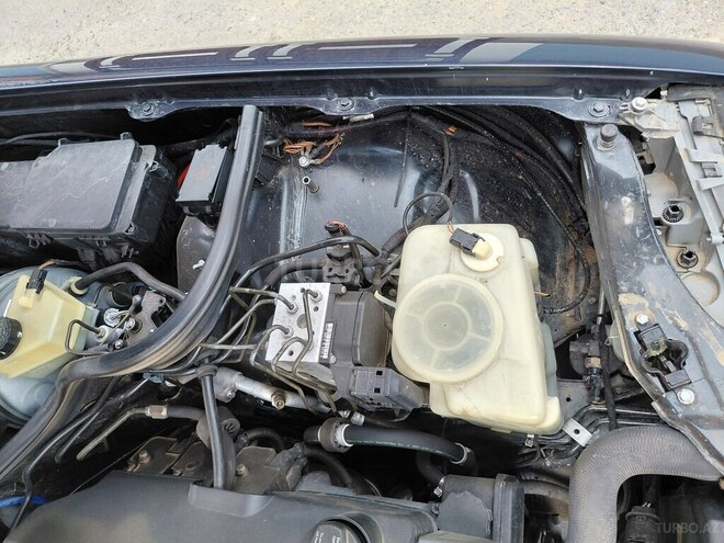 Mercedes E 240-11