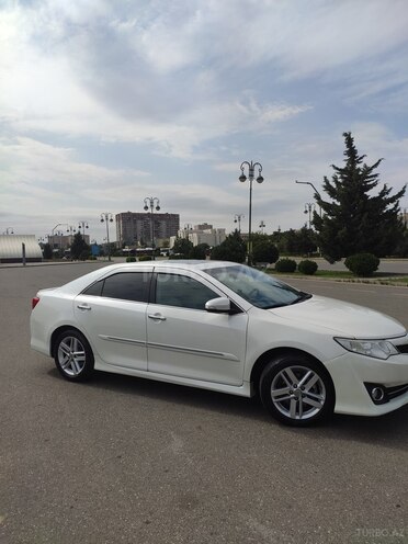 Toyota Camry-12