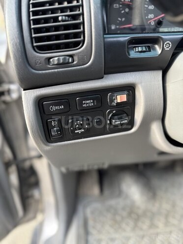 Toyota Land Cruiser-9