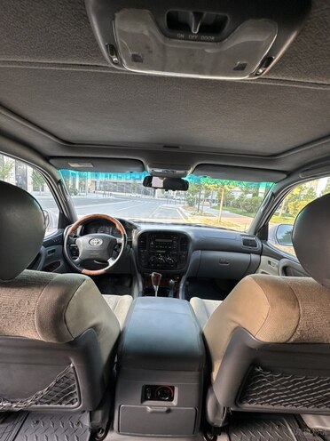 Toyota Land Cruiser-6