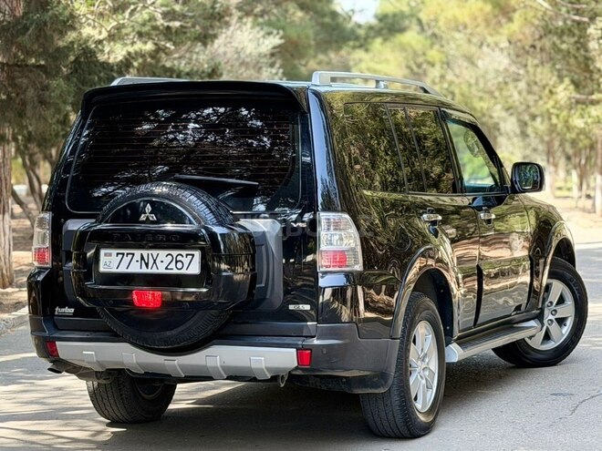 Mitsubishi Pajero-4