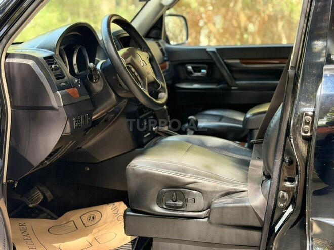 Mitsubishi Pajero-11