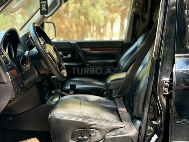 Mitsubishi Pajero-13