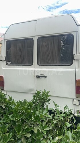 Mercedes 208 D 1994, 450,000 km - 2.3 l - Qazax