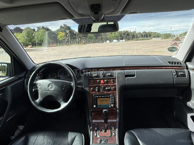 Mercedes E 240-3