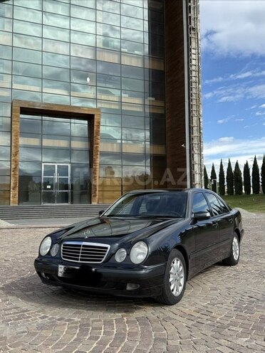 Mercedes E 240-1