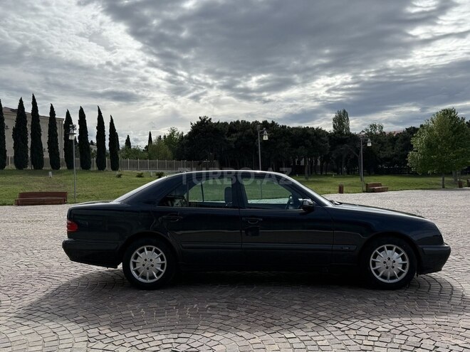 Mercedes E 240-5