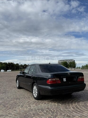 Mercedes E 240-7