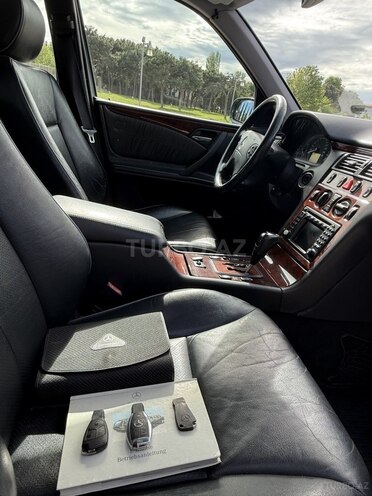 Mercedes E 240-2