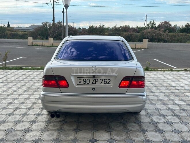 Mercedes E 240-4