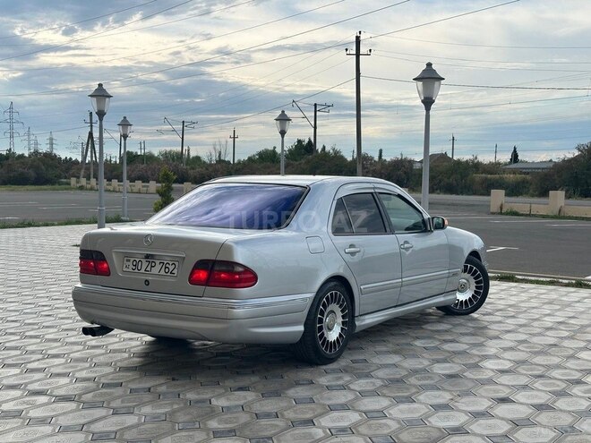 Mercedes E 240-5