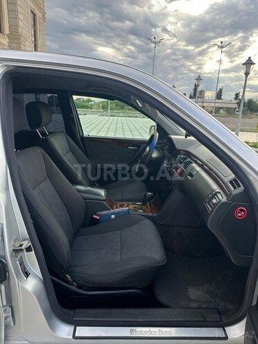 Mercedes E 240-13