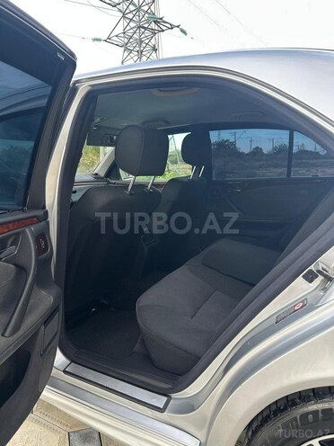 Mercedes E 240-16