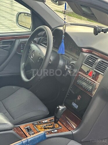 Mercedes E 240-12