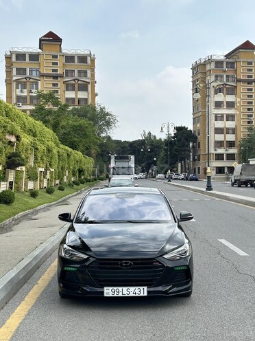Hyundai Elantra-1