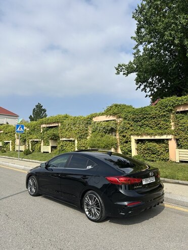 Hyundai Elantra-5