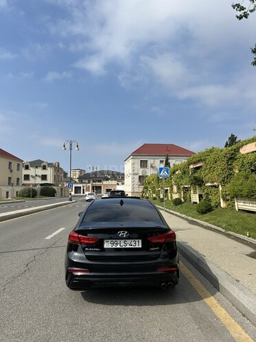 Hyundai Elantra-4