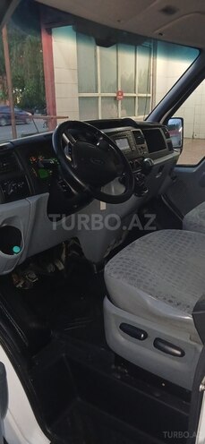 Ford Transit-9