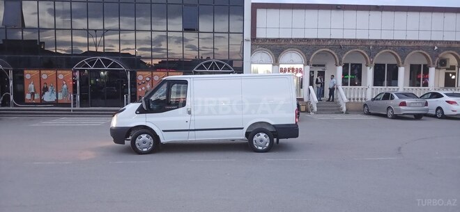 Ford Transit-8