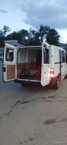 Ford Transit-13