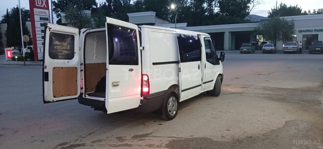 Ford Transit-10