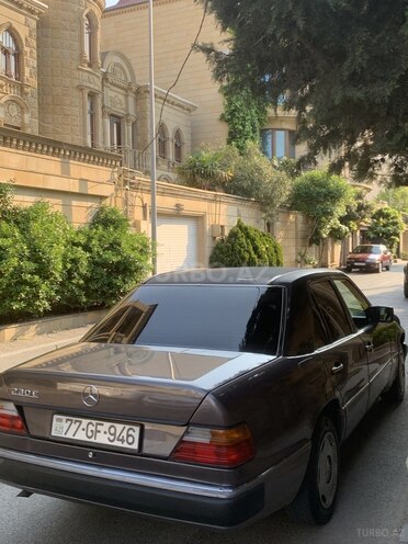 Mercedes 230 E-3