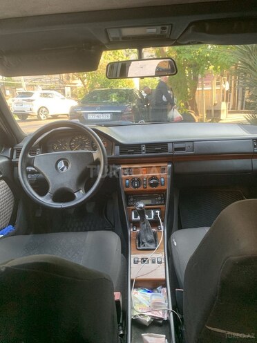 Mercedes 230 E-7