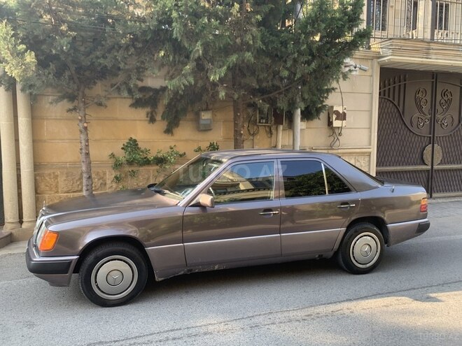 Mercedes 230 E-4