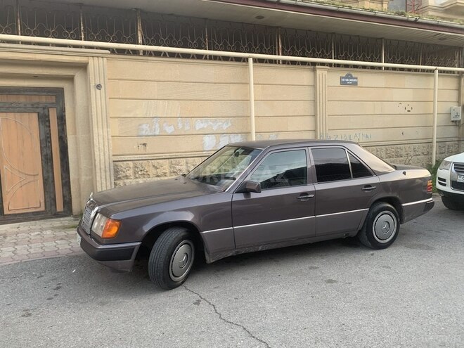 Mercedes 230 E-10