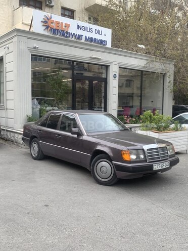 Mercedes 230 E-8