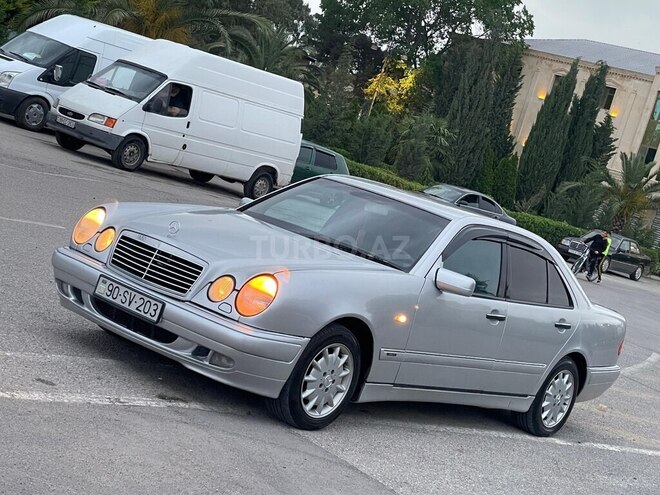Mercedes E 240-3